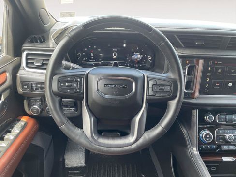 Used 2023 GMC Yukon XL Denali Ultimate AWD/4WD image 12
