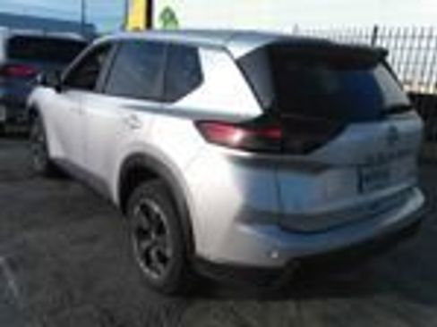Used 2024 Nissan Rogue SV image 1