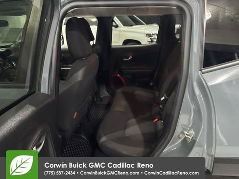 Used 2017 Jeep Renegade Trailhawk AWD/4WD image 30