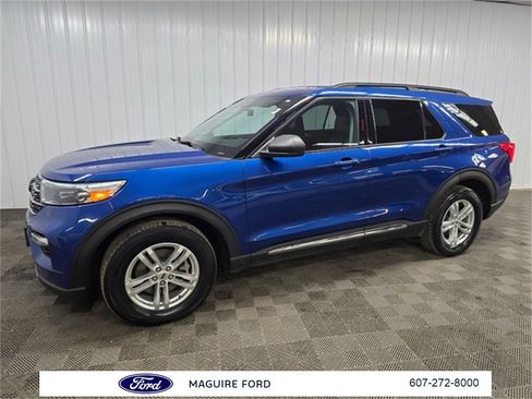 Used 2022 Ford Explorer XLT w/ Equipment Group 202A image 6