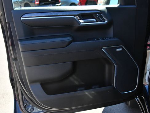 Used 2024 Chevrolet Silverado 1500 LTZ AWD/4WD image 16