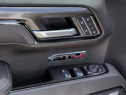 Used 2025 GMC Sierra 1500 AT4 w/ Technology Package AWD/4WD image 12