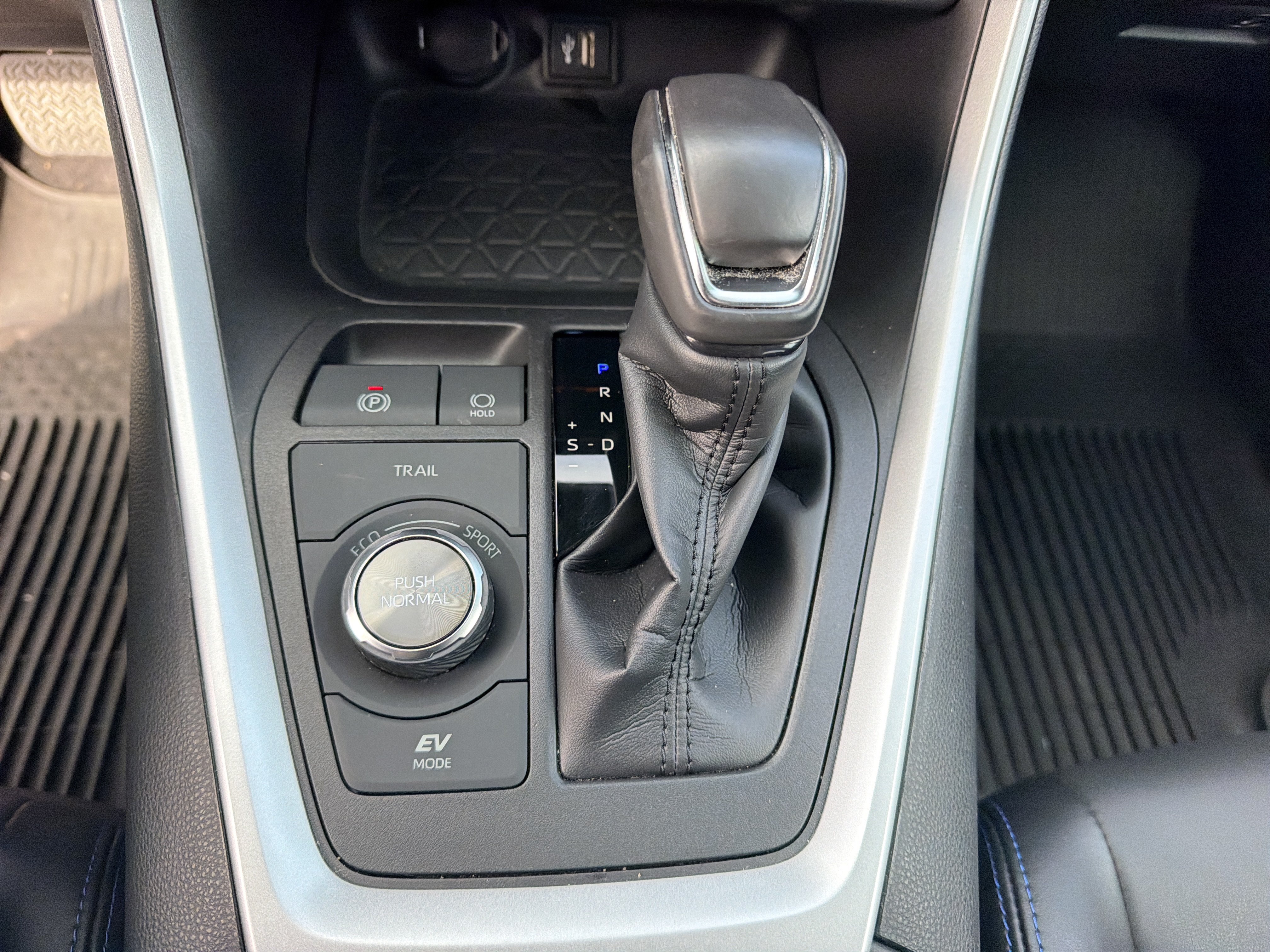 Used 2023 Toyota RAV4 XSE w/ XSE Grade Weather Package AWD/4WD image 24