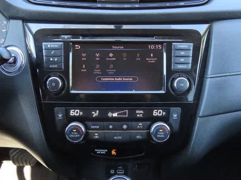 Used 2018 Nissan Rogue SV AWD/4WD image 19