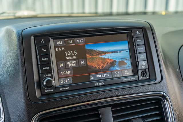 Used 2018 Dodge Grand Caravan SE w/ UConnect Hands-Free Group FWD image 27