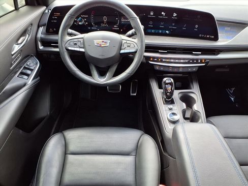 Used 2024 Cadillac XT4 Sport image 3