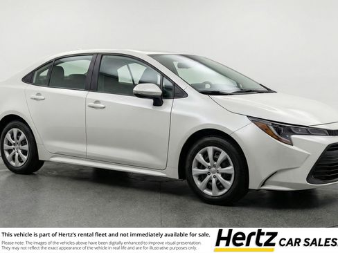 Used 2025 Toyota Corolla LE image 1