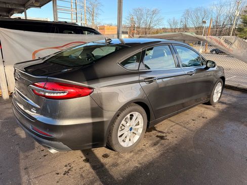Used 2019 Ford Fusion SE image 12