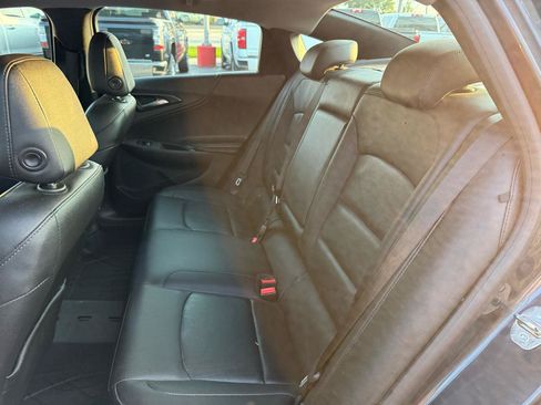 Used 2019 Chevrolet Malibu LT w/ Leather Package FWD image 10