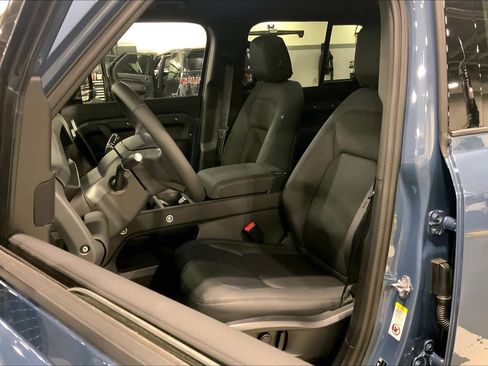 New 2026 Land Rover Defender 110 X-Dynamic SE image 9