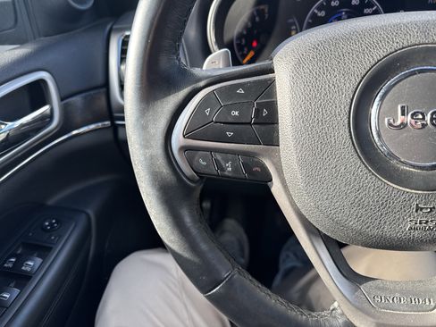 Used 2018 Jeep Grand Cherokee Limited image 18