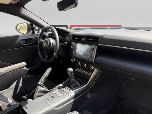 Used 2025 Toyota GR86 Premium w/ ALL Weather Mat Package (TMS) RWD image 6