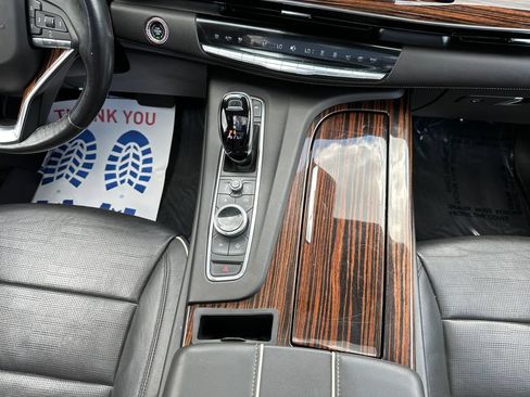 Used 2022 Cadillac Escalade Premium Luxury AWD/4WD image 11