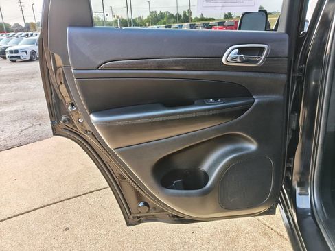 Used 2018 Jeep Grand Cherokee Altitude AWD/4WD image 22