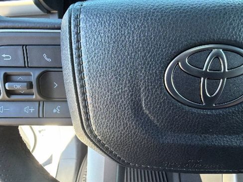 New 2026 Toyota 4Runner SR5 AWD/4WD image 19