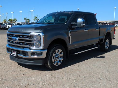 Used 2025 Ford F350 Lariat AWD/4WD image 7