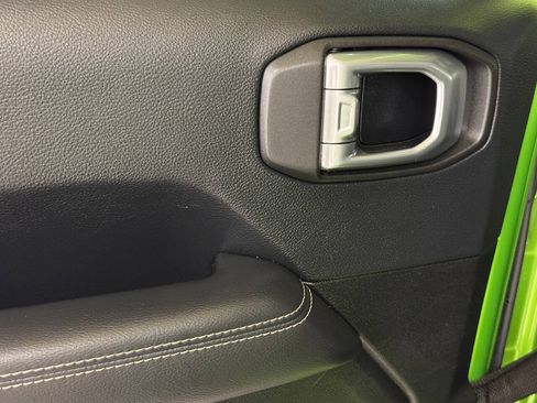 Used 2018 Jeep Wrangler Unlimited Sahara w/ Uconnect 4C Nav & Sound Group AWD/4WD image 31
