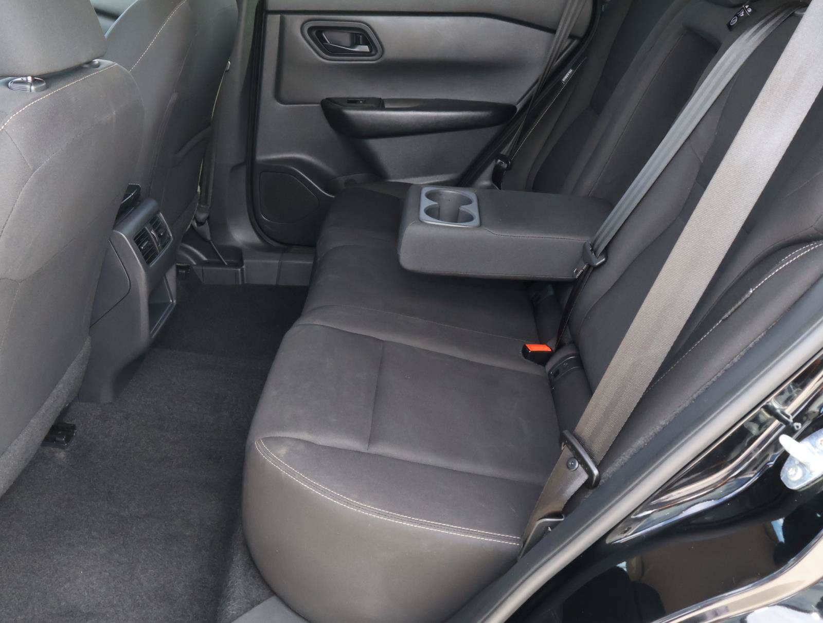 Used 2025 Nissan Rogue S FWD image 19