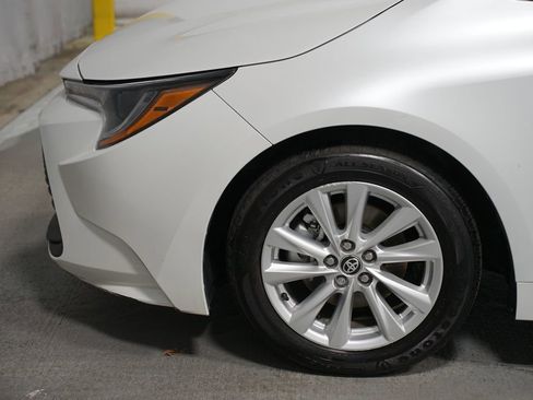Used 2023 Toyota Corolla LE w/ LE Premium Package image 5