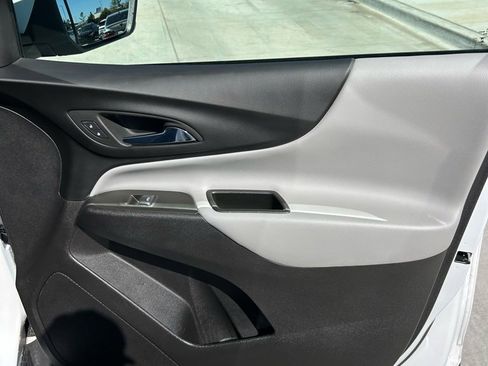 Used 2024 Chevrolet Equinox LT image 18