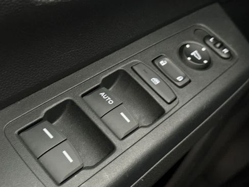 Used 2025 Honda CR-V LX image 17