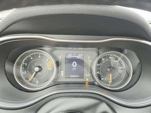 Used 2019 Jeep Cherokee Latitude Plus w/ Comfort/Convenience Group AWD/4WD image 22