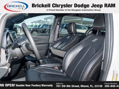 Used 2024 Chrysler Pacifica Limited FWD image 16