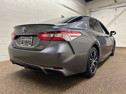 Used 2020 Toyota Camry SE FWD image 2