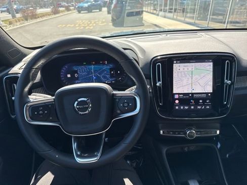 Certified 2025 Volvo XC40 B5 Plus image 23