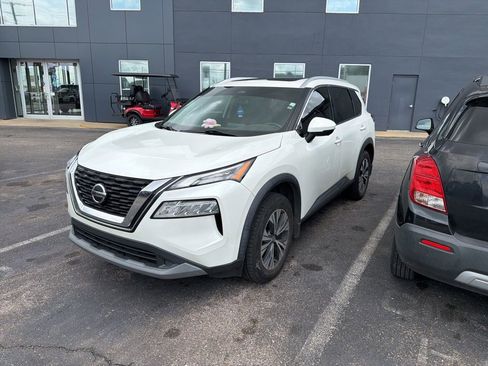 Used 2021 Nissan Rogue SV w/ Premium Package FWD image 1