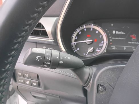 Used 2021 Toyota Highlander XLE image 24