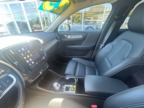 Certified 2025 Volvo XC40 B5 Plus AWD/4WD image 22