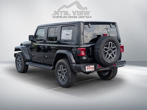 New 2025 Jeep Wrangler Unlimited Sahara AWD/4WD image 5