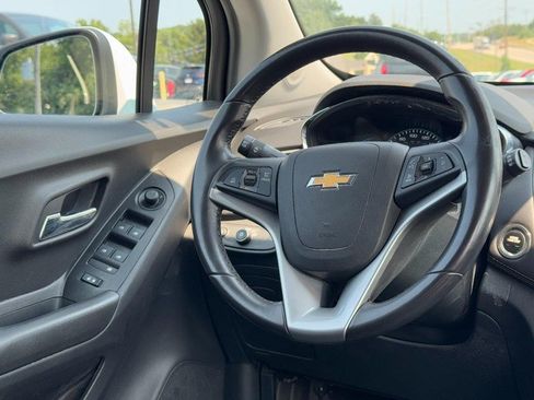 Used 2022 Chevrolet Trax LT w/ Driver Confidence Package AWD/4WD image 12