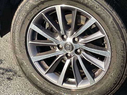 Used 2019 Toyota Highlander XLE image 31