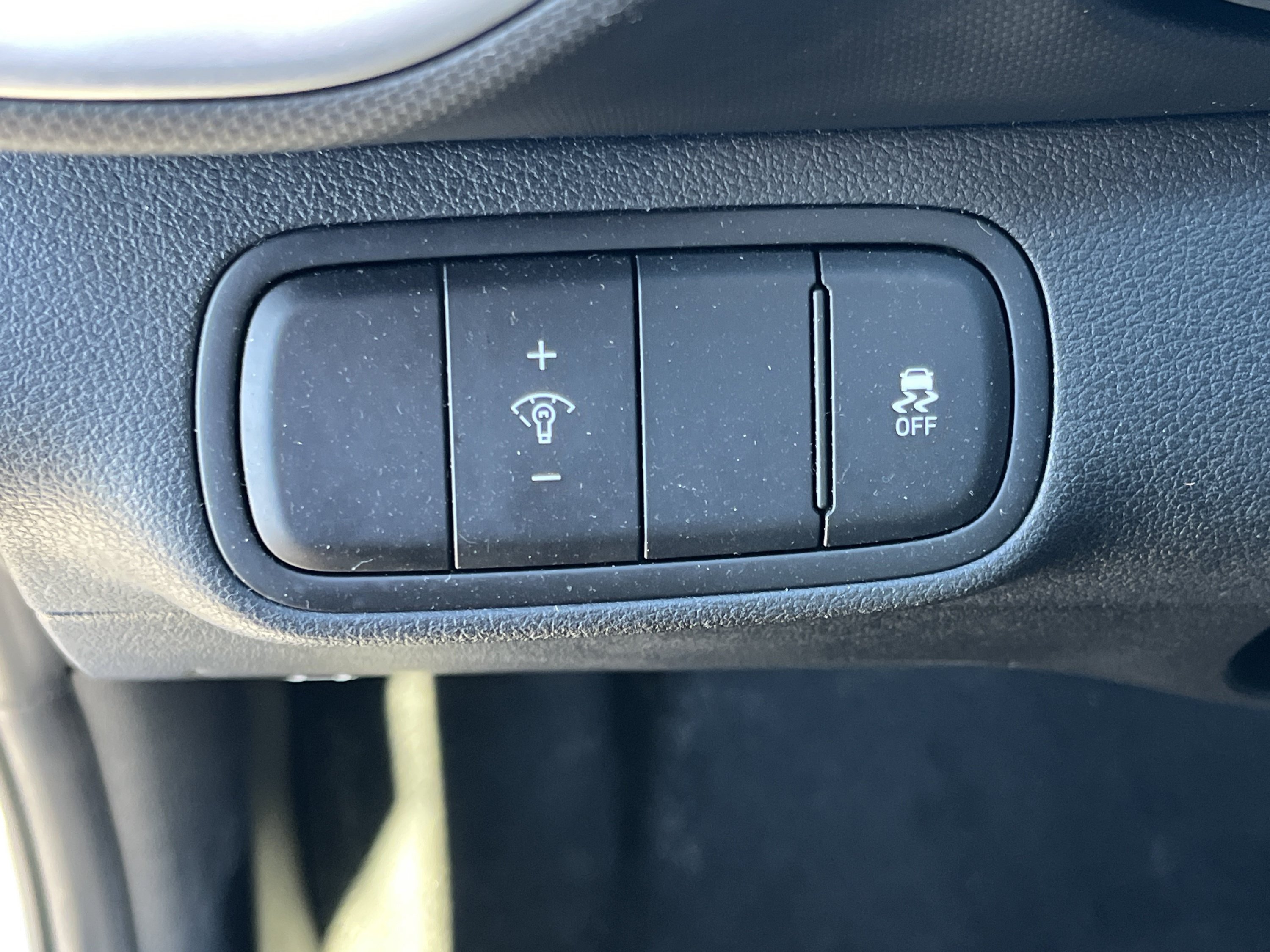 Used 2025 Hyundai Venue SEL FWD image 17