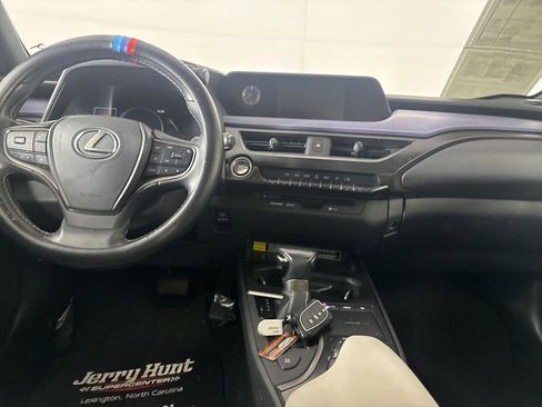 Used 2021 Lexus UX 200 image 20
