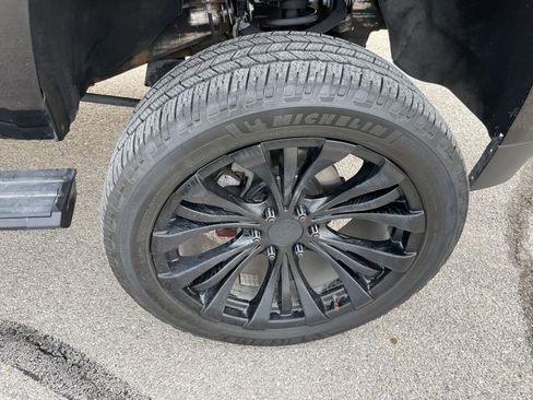 Used 2018 Cadillac Escalade Premium Luxury RWD image 33