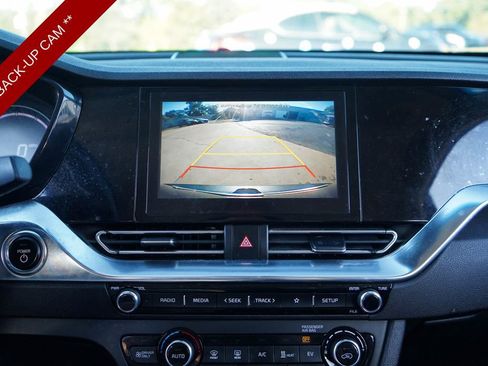 Used 2022 Kia Niro EX w/ Cold Weather Package FWD image 11