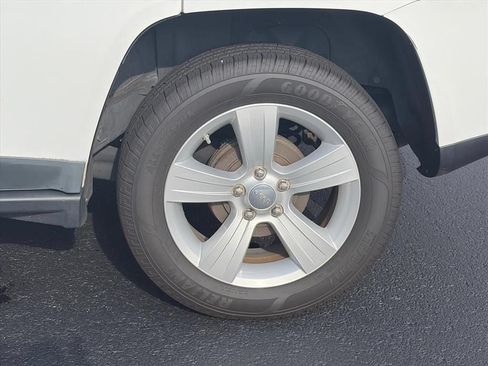 Used 2011 Jeep Compass Sport FWD image 33