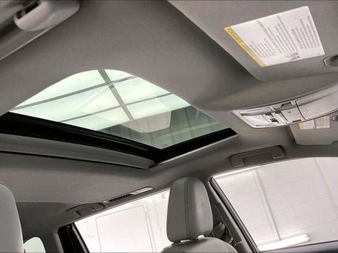 Used 2017 Toyota Highlander XLE image 13