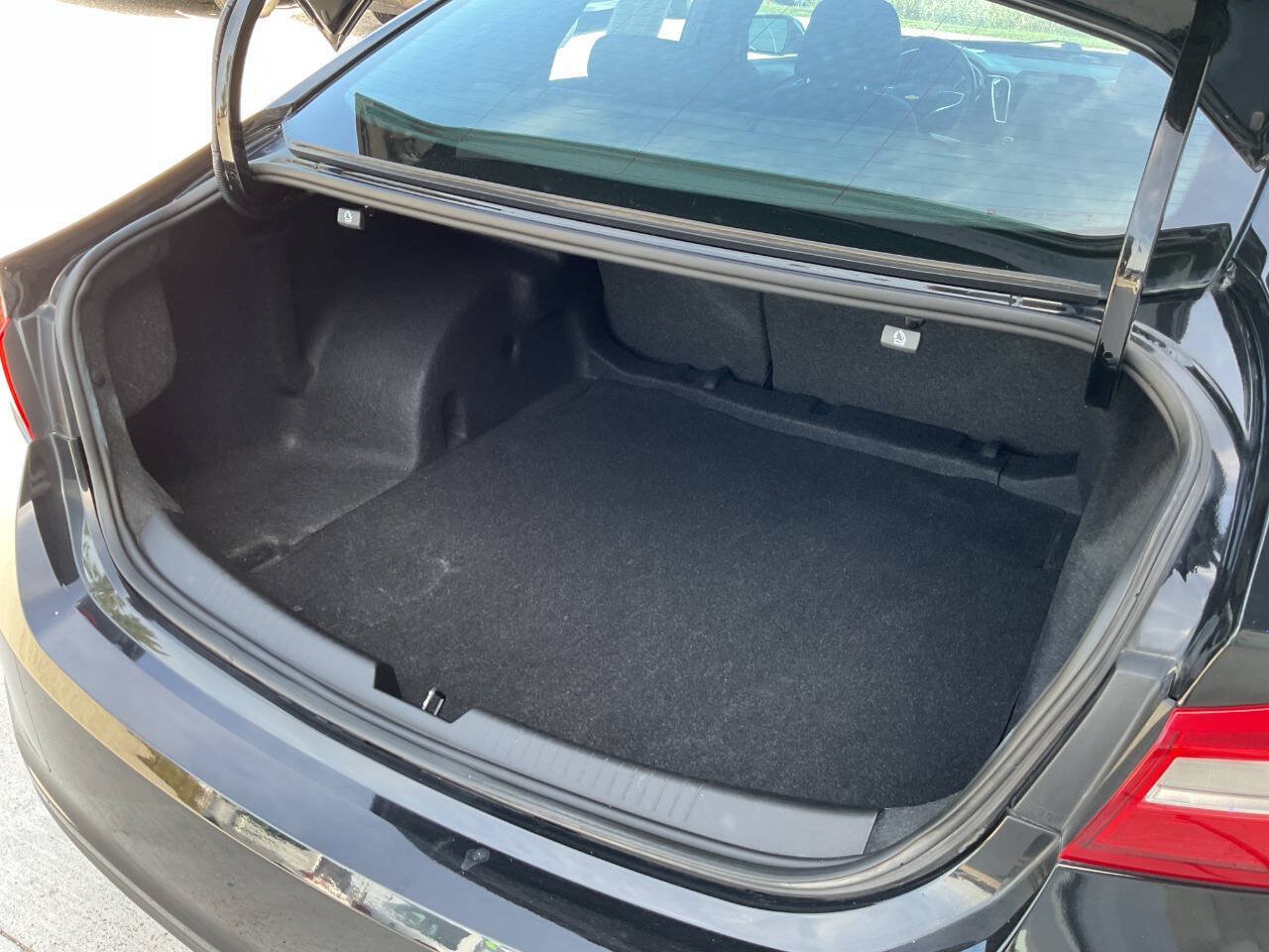 Used 2018 Chevrolet Malibu LT FWD image 31