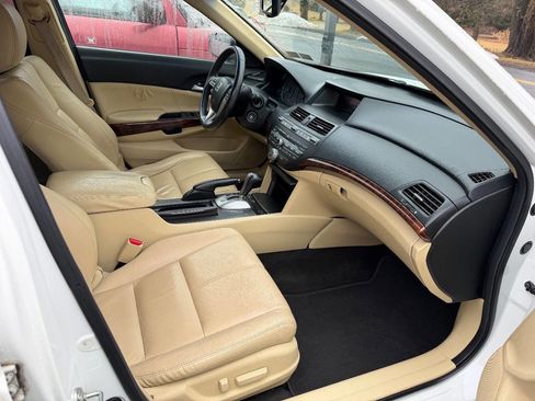 Used 2011 Honda Crosstour EX-L image 16