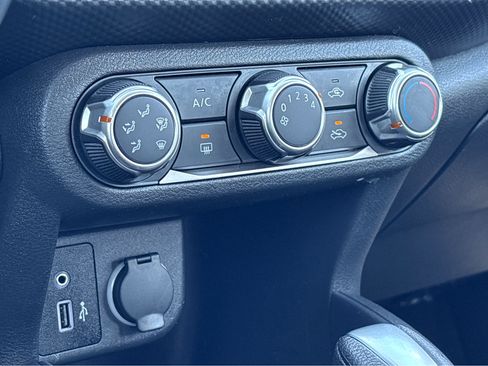 Certified 2025 Nissan Kicks Play S image 26