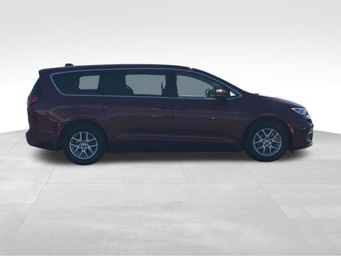 Used 2023 Chrysler Pacifica Touring-L w/ Uconnect Theater Family Group FWD image 22