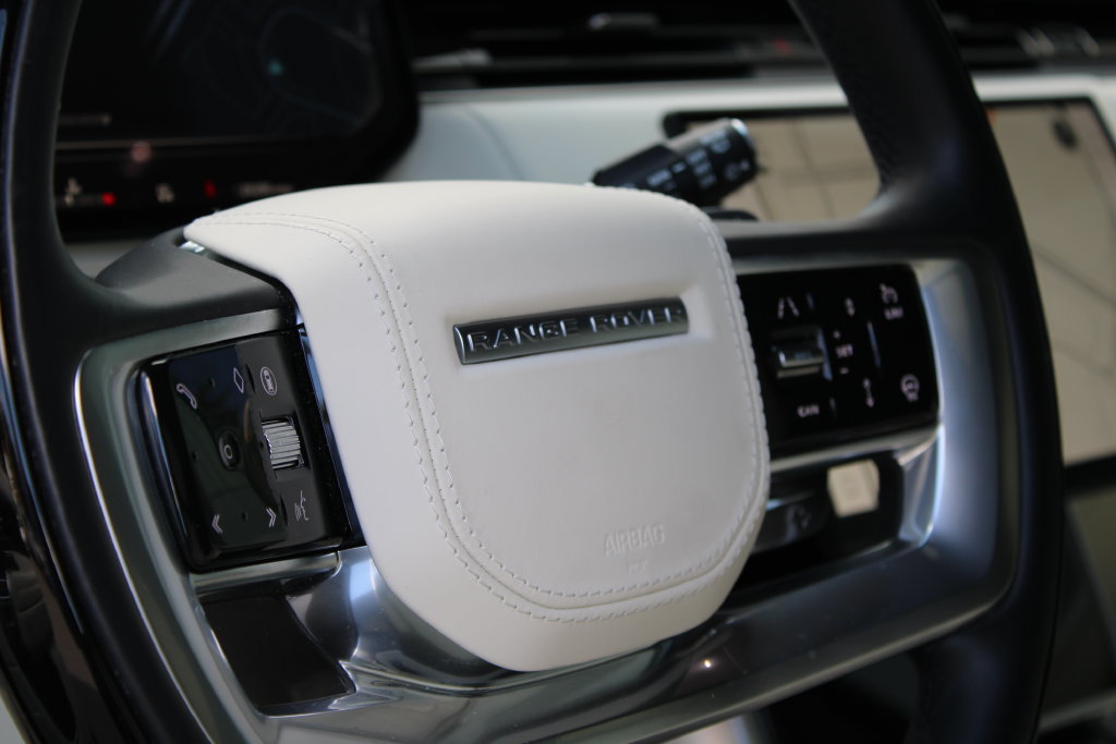 Used 2025 Land Rover Range Rover SE AWD/4WD image 12