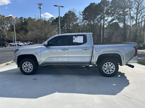 Used 2024 Toyota Tacoma SR5 w/ SR5 Upgrade Package image 20