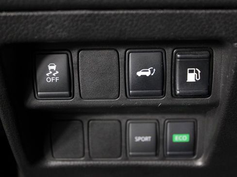 Used 2018 Nissan Rogue SV image 22