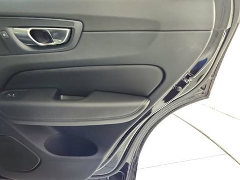 Certified 2023 Volvo XC60 T8 Plus AWD/4WD image 33