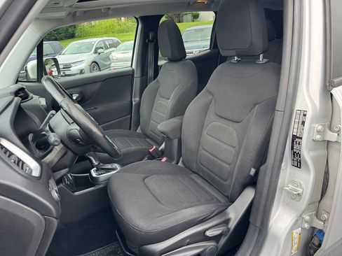 Used 2018 Jeep Renegade Latitude w/ Cold Weather Group AWD/4WD image 17